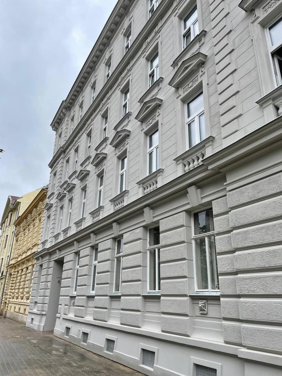 With Parking In The Center - 500m From Hlavni Nadrazi Appartement *
