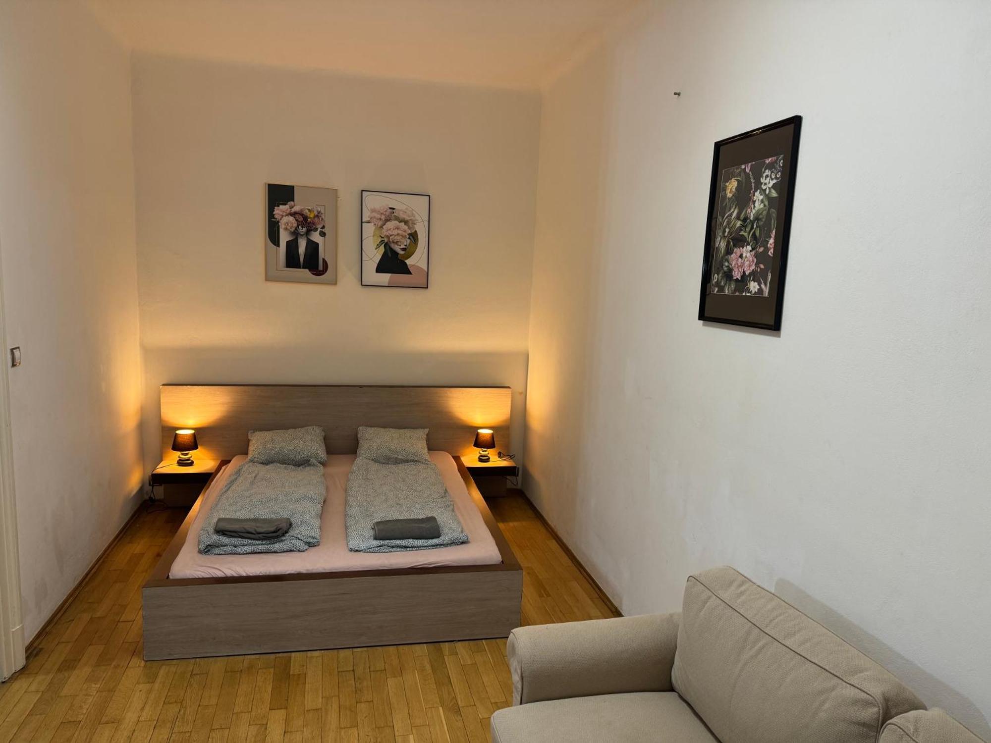 With Parking In The Center - 500m From Hlavni Nadrazi Apartment *