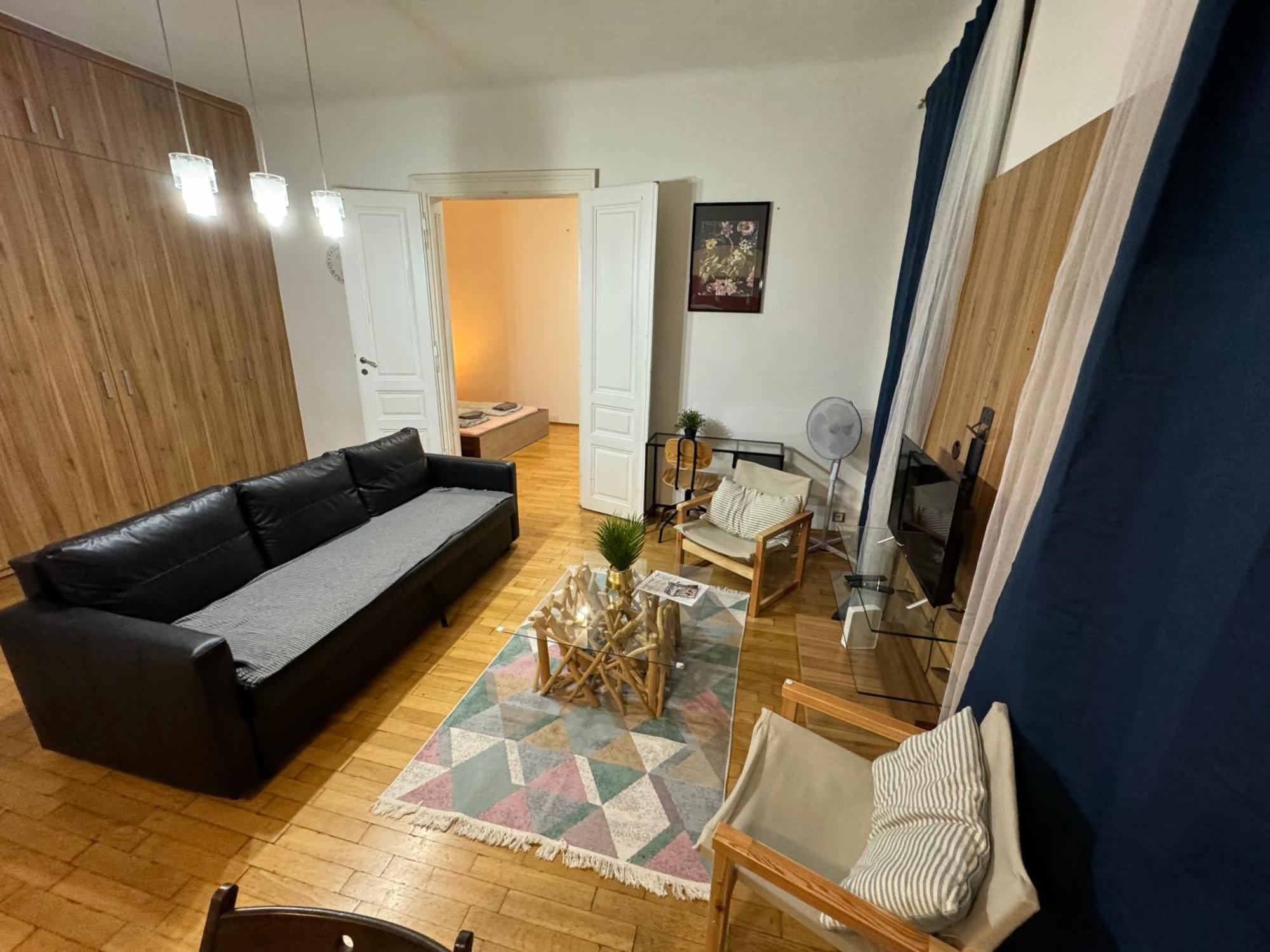With Parking In The Center - 500m From Hlavni Nadrazi Apartment *